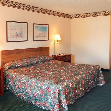 Rodeway Inn Грийнууд Стая снимка