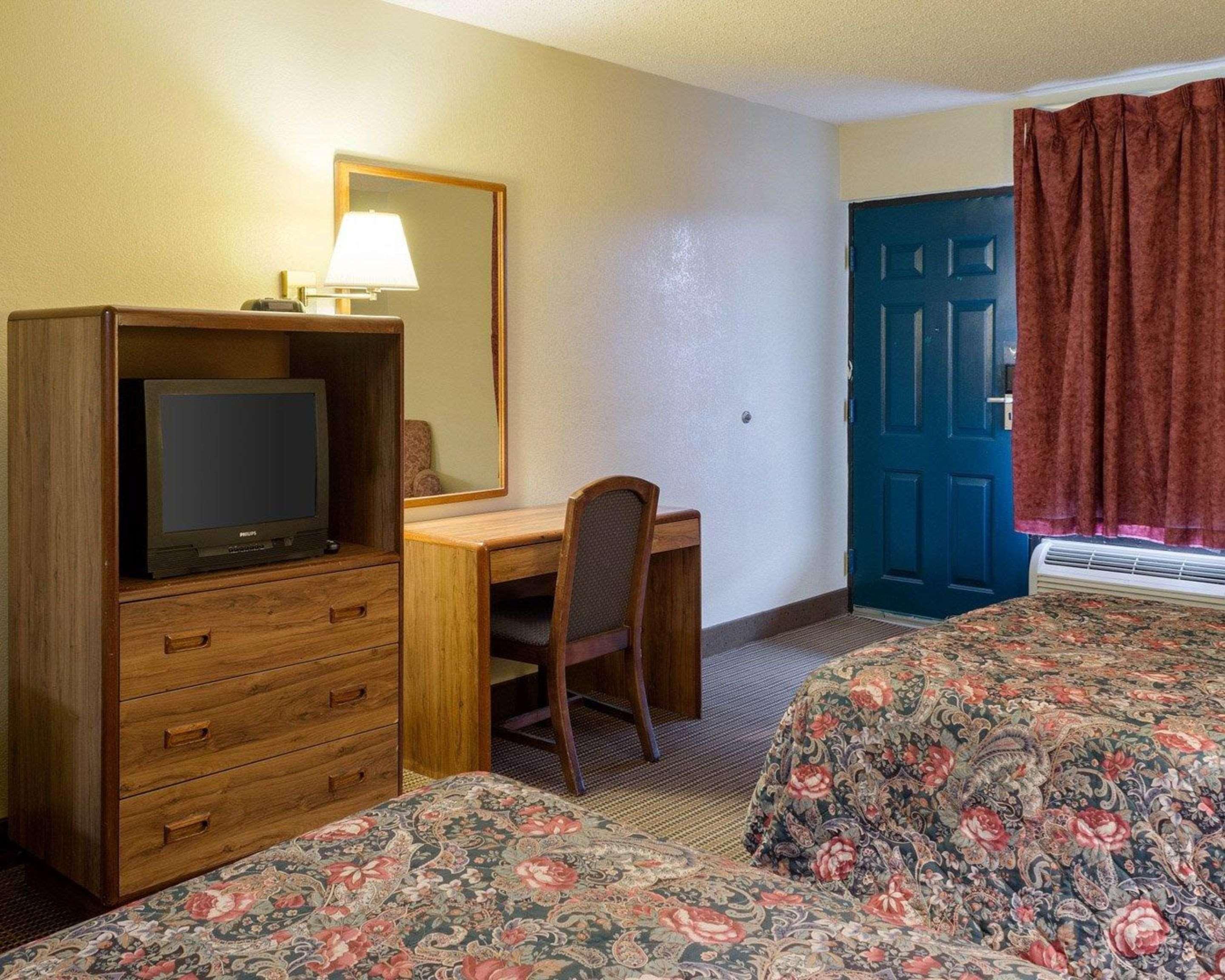 Rodeway Inn Грийнууд Екстериор снимка