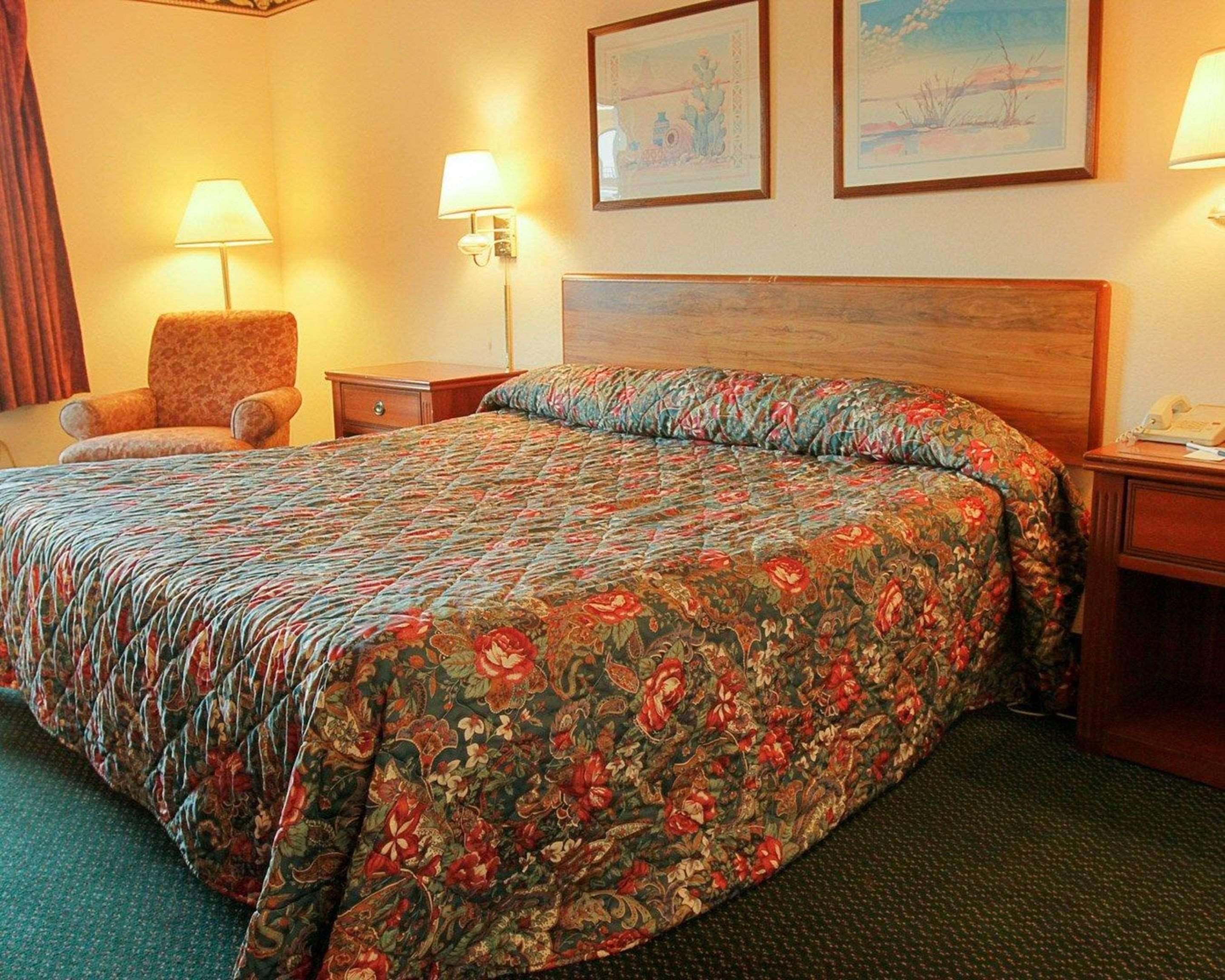 Rodeway Inn Грийнууд Екстериор снимка