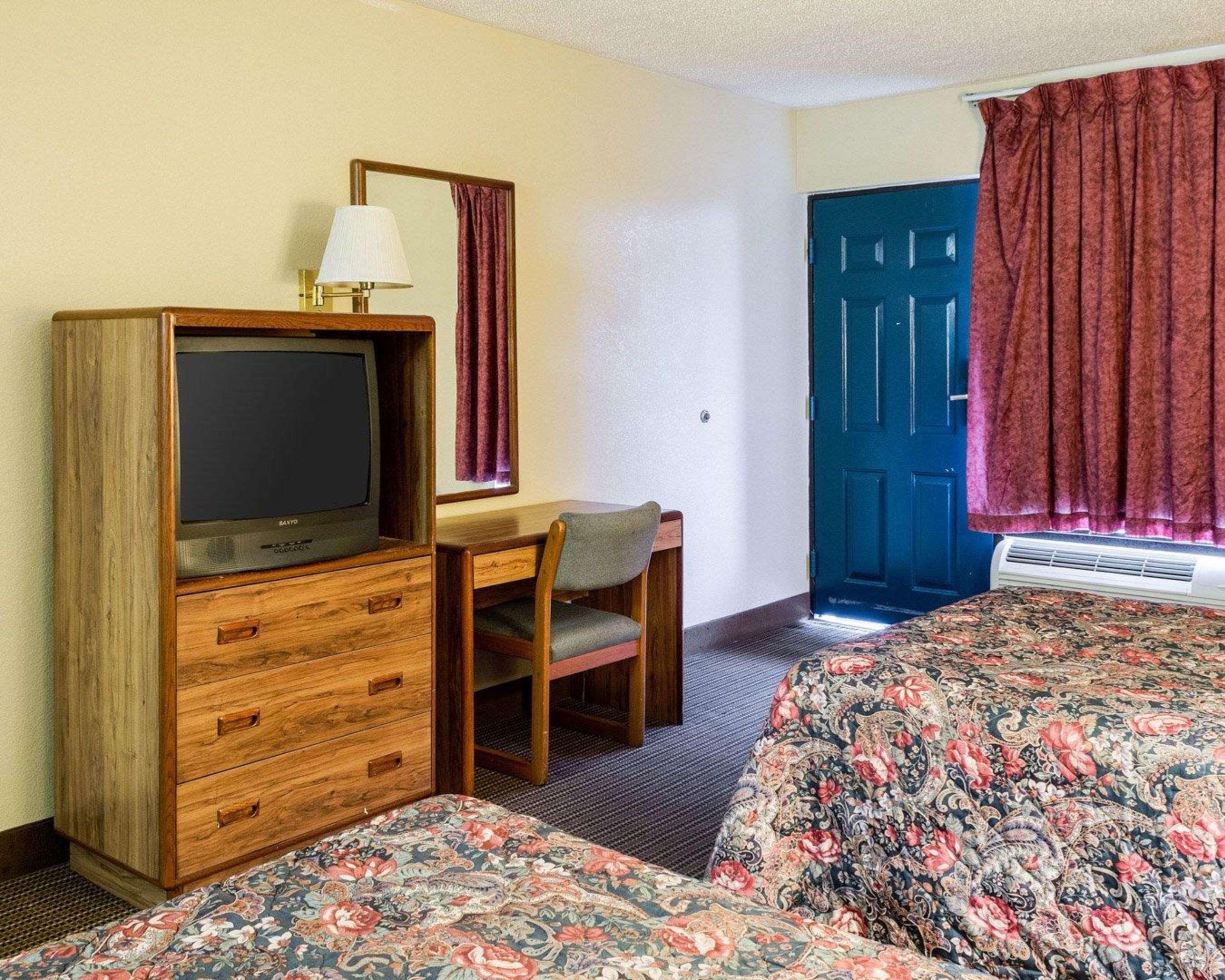 Rodeway Inn Грийнууд Екстериор снимка