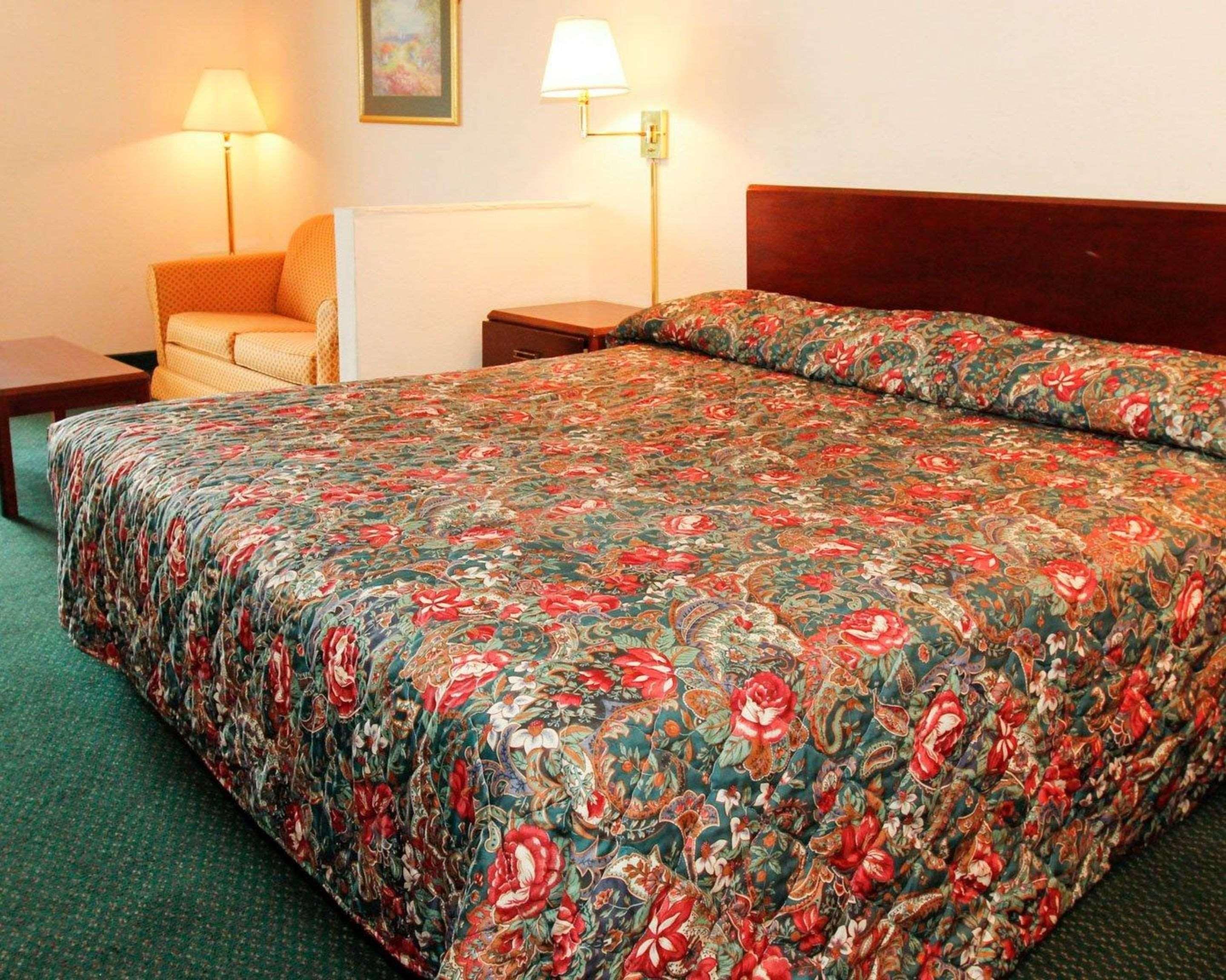 Rodeway Inn Грийнууд Екстериор снимка
