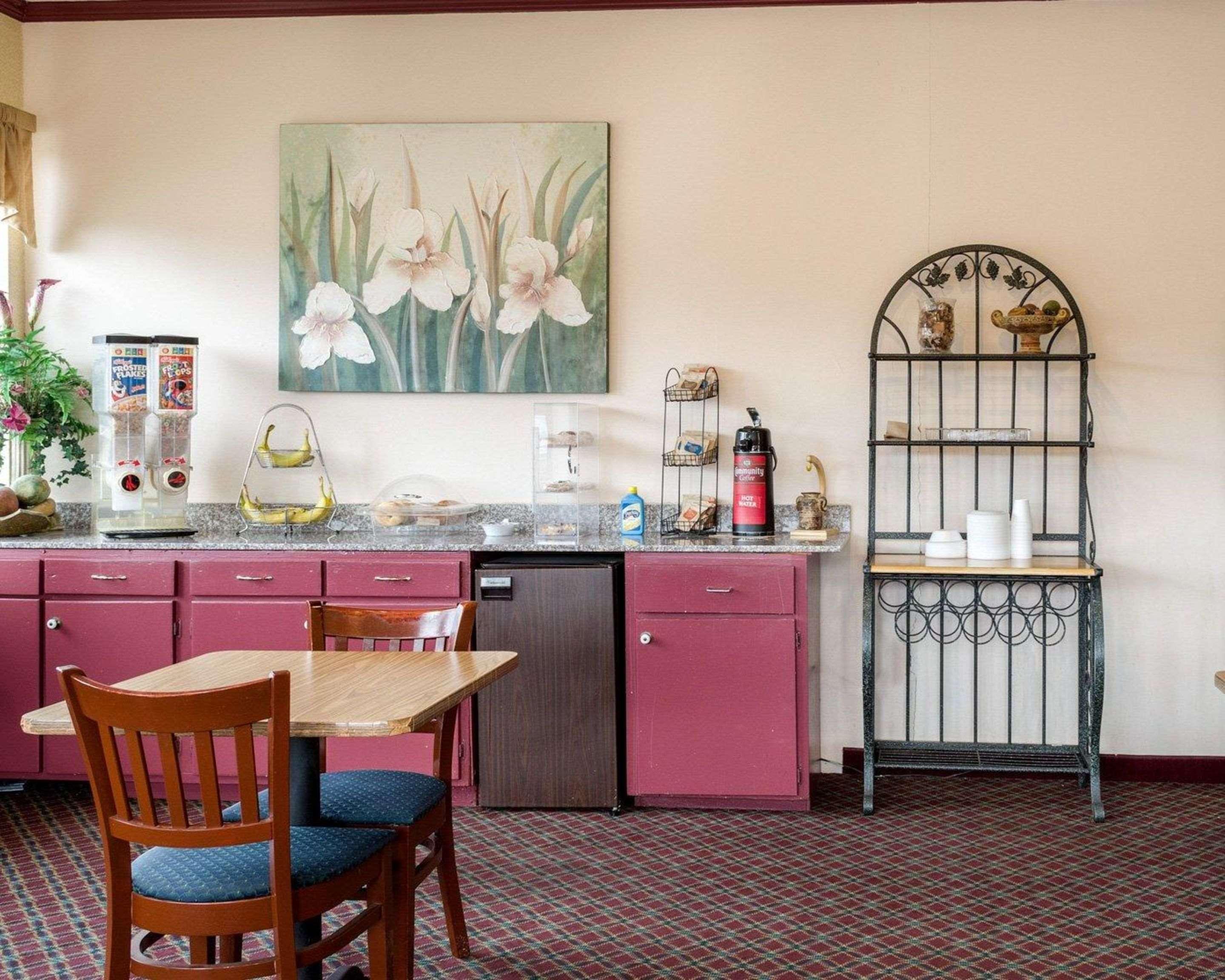 Rodeway Inn Грийнууд Екстериор снимка