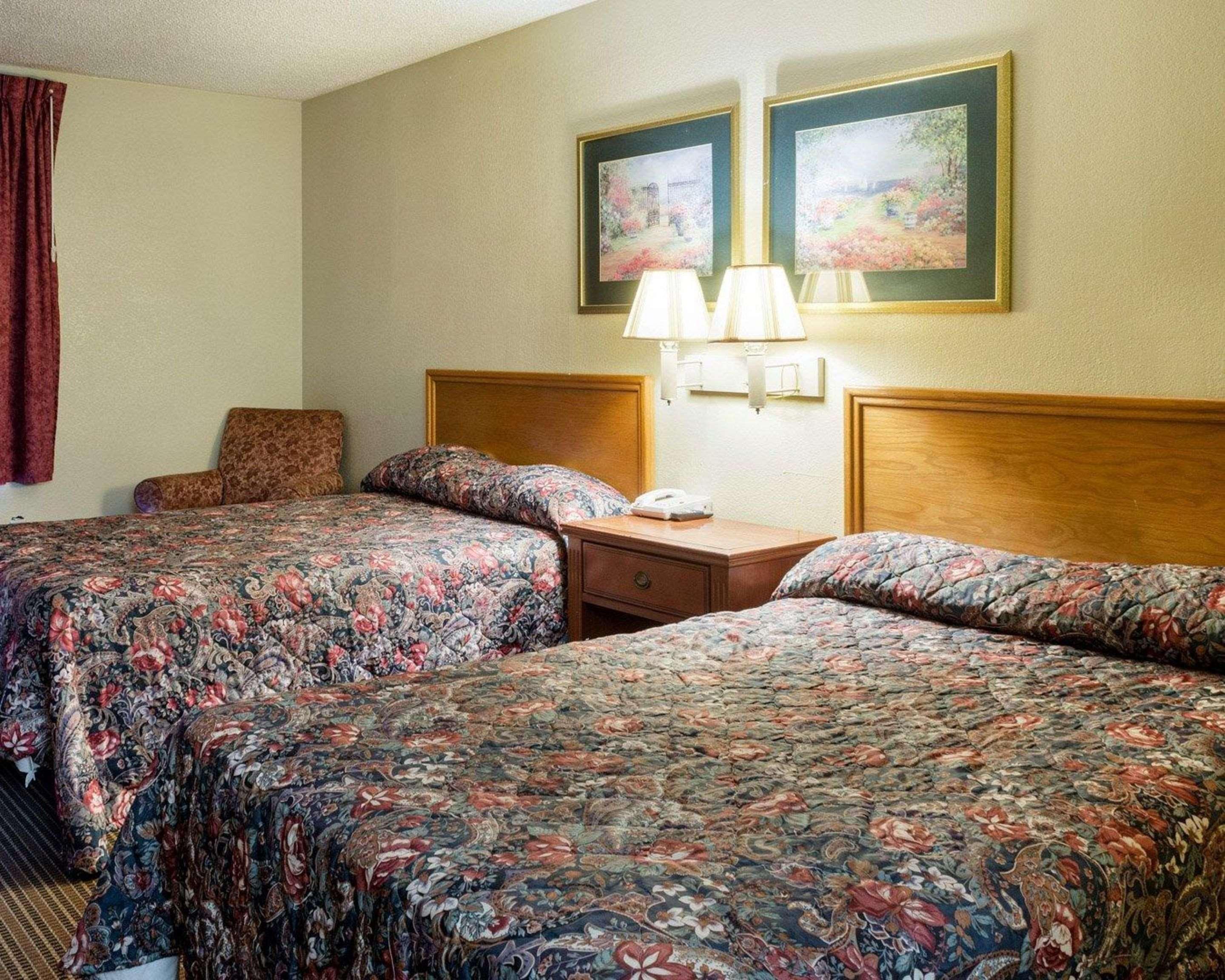 Rodeway Inn Грийнууд Екстериор снимка