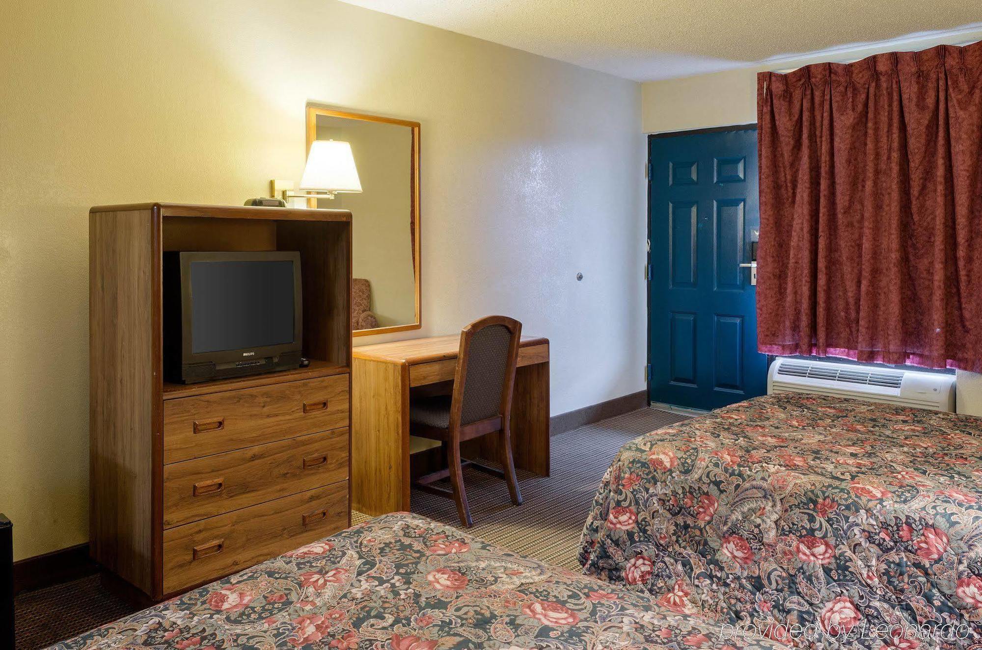 Rodeway Inn Грийнууд Екстериор снимка