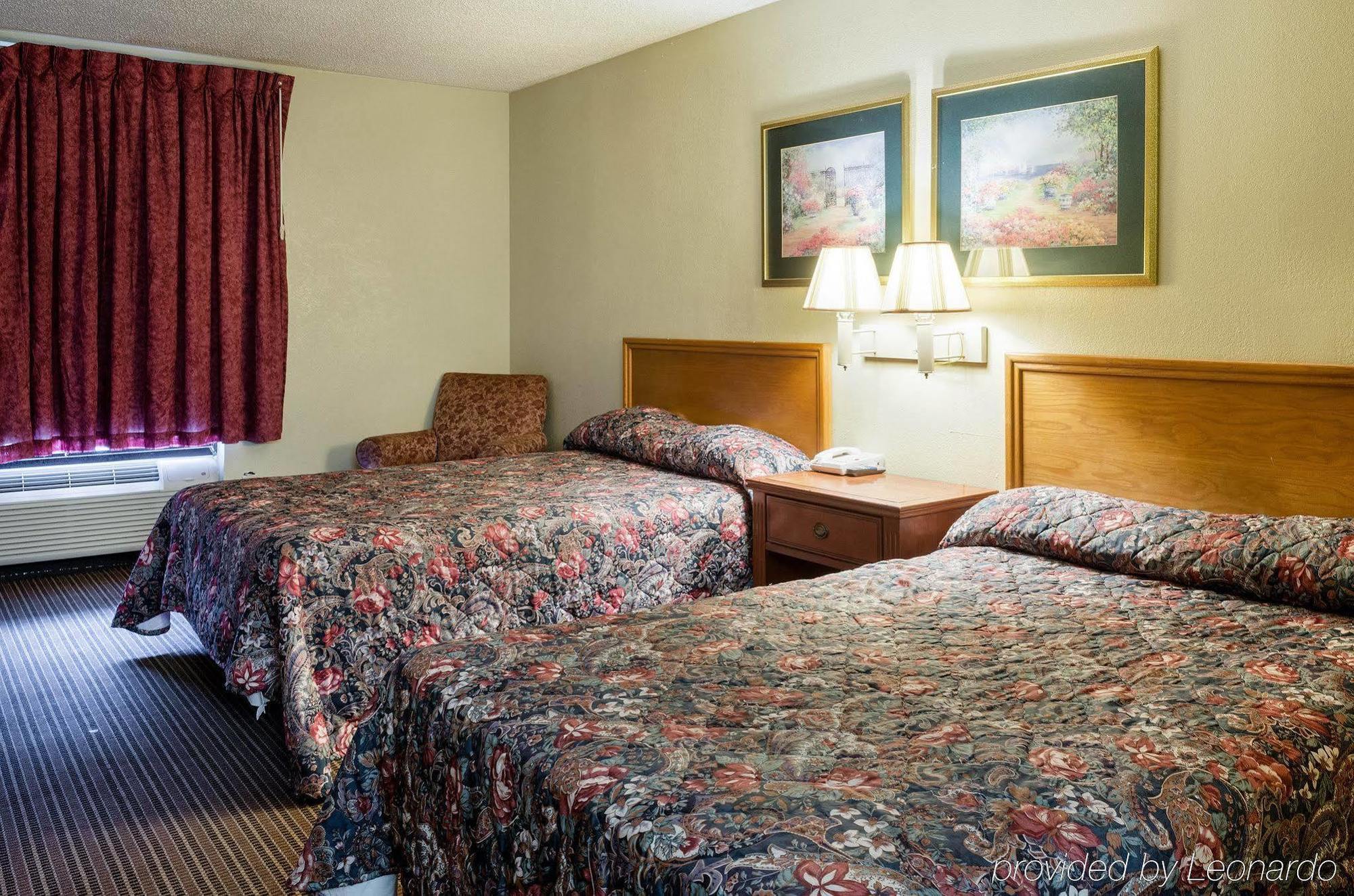 Rodeway Inn Грийнууд Екстериор снимка