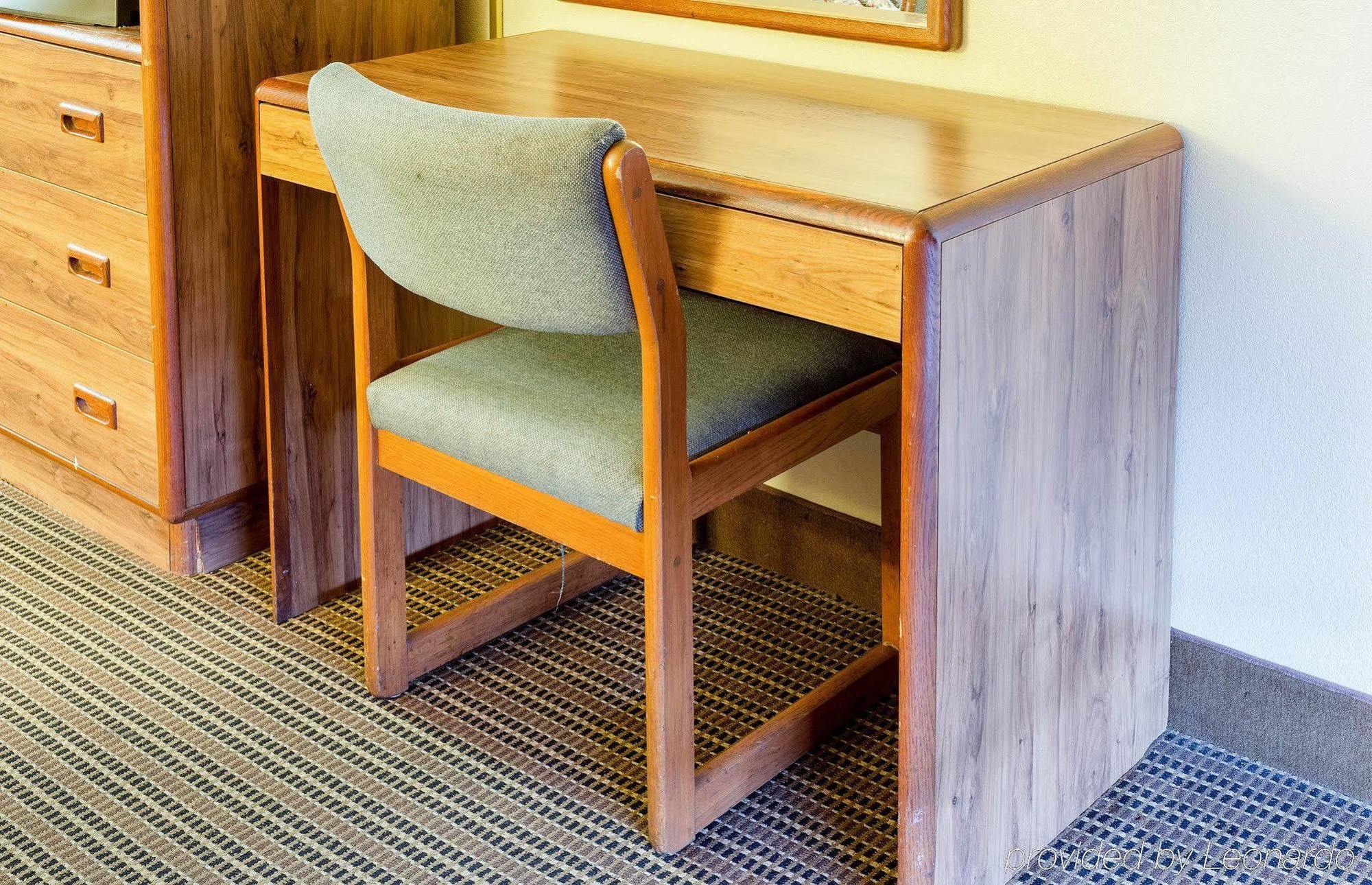 Rodeway Inn Грийнууд Екстериор снимка